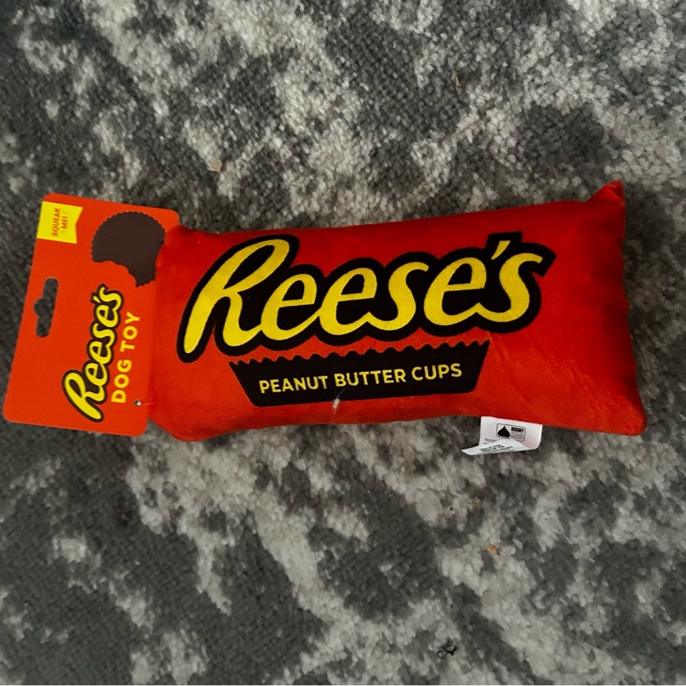 Hershey Plush Reese’s Peanut Butter Cups Crinkle Dog Toy (NWT)
